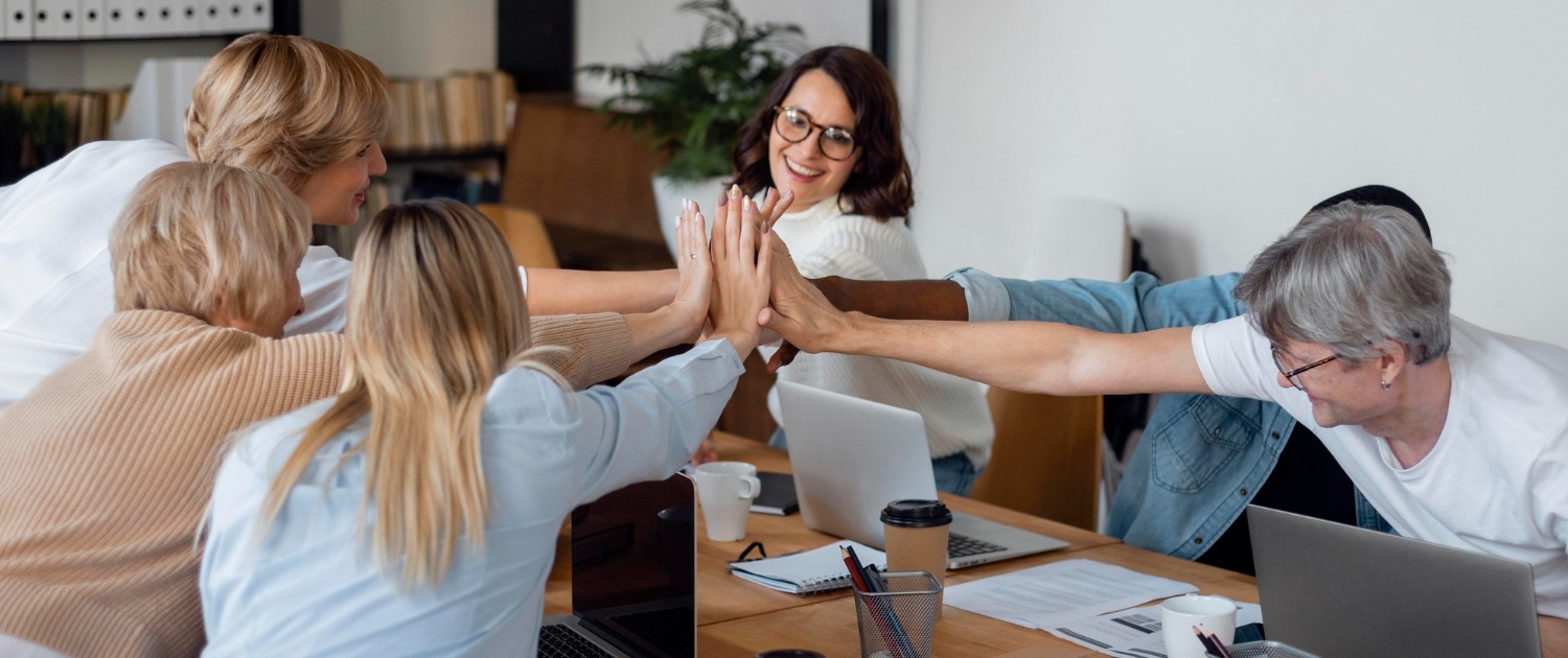 medium-shot-happy-business-people